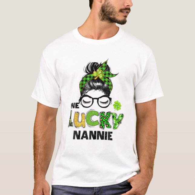 Camiseta Un Lucky Nannie Messy Bun Leopard St Patrick's Da (Anverso)