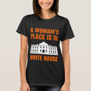 Camiseta Un Lugar Para Mujeres Está En Casa Blanca
