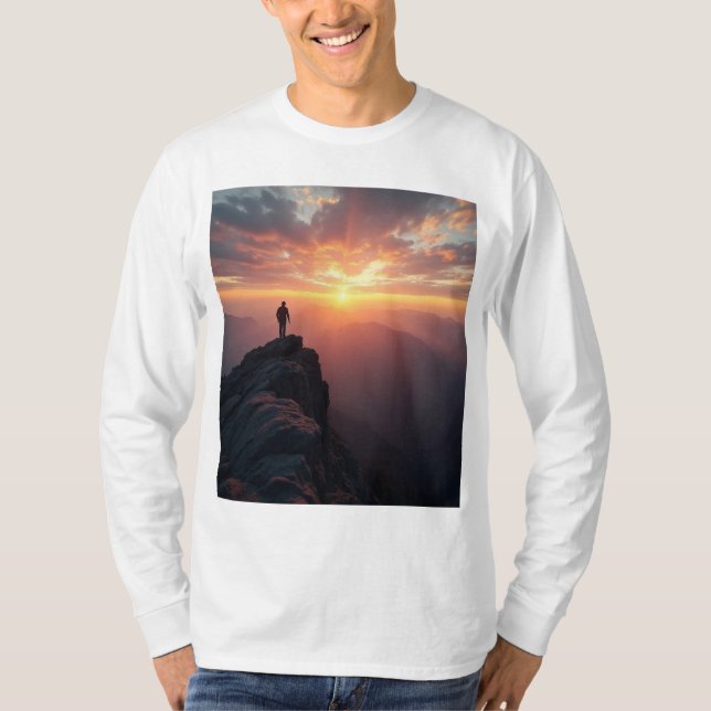 Camiseta Un majestuoso amanecer visto desde la cima de la m (Anverso)
