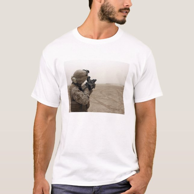 Camiseta Un marine dispara la M-32 (Anverso)