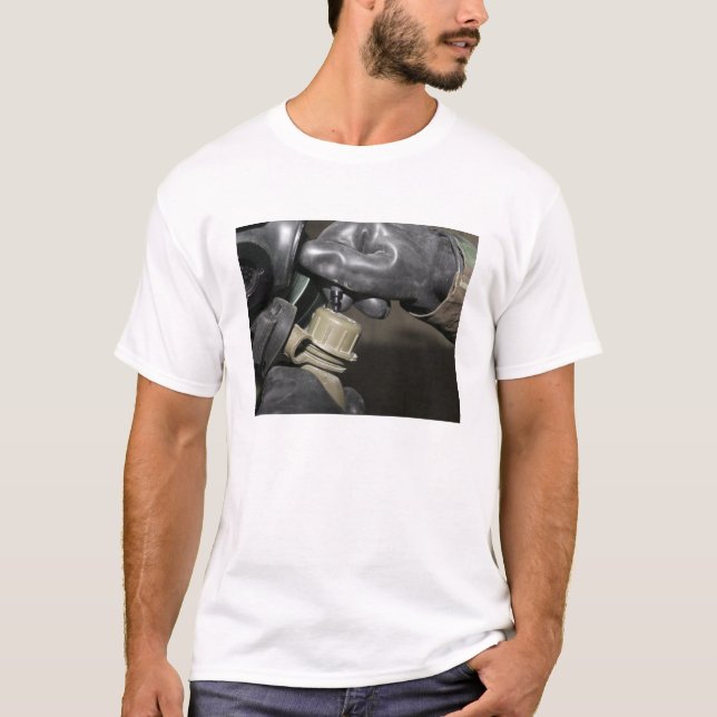 Camiseta Un marine inserta un tubo de bebida en su cante (Anverso)