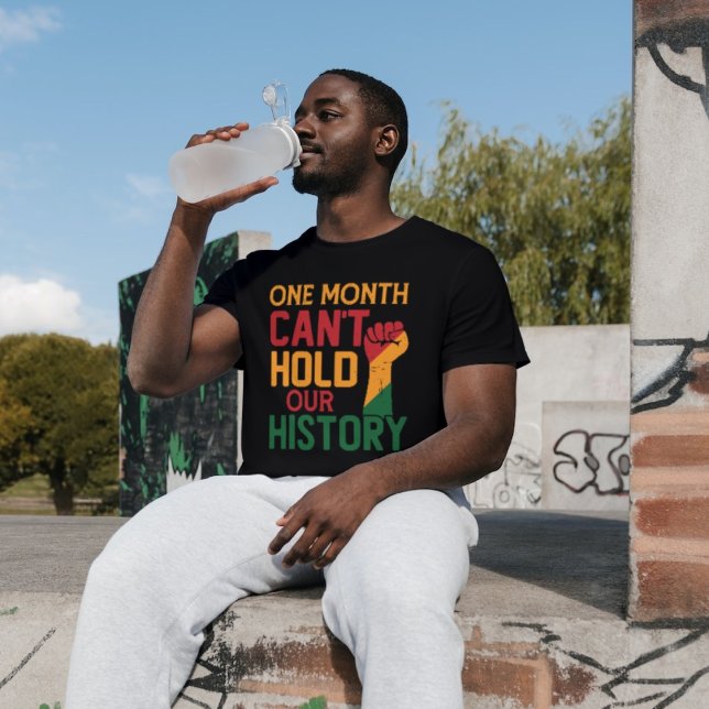 Camiseta Un mes no puede conservar nuestra historia (Subido por el creador)