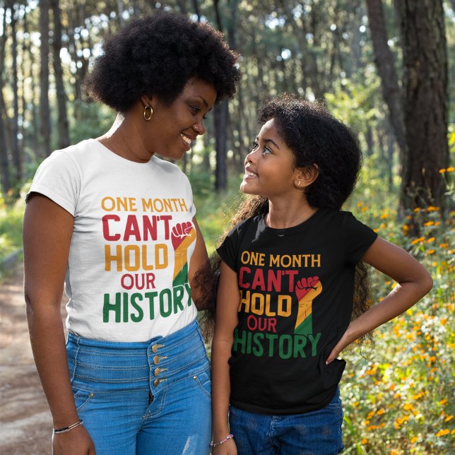 Camiseta Un mes no puede conservar nuestra historia (Subido por el creador)