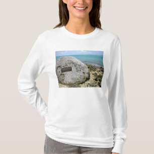 Camiseta Un monumento a los prisioneros de guerra en la