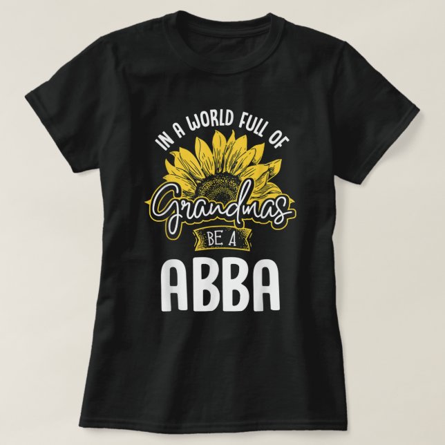 Camiseta Un mundo gracioso lleno de abuelitos sea una camis (Diseño del anverso)