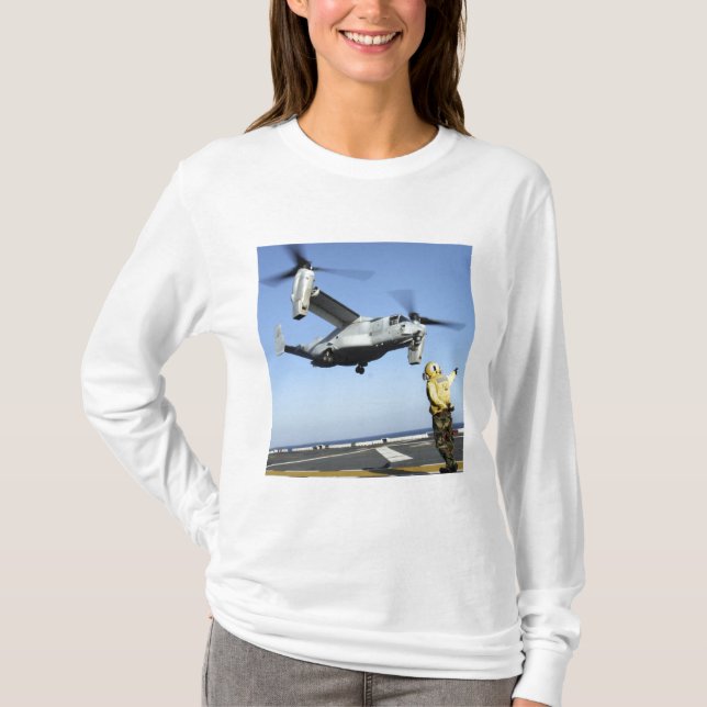 Camiseta Un MV-22 Osprey lanza desde el USS Nassau (Anverso)
