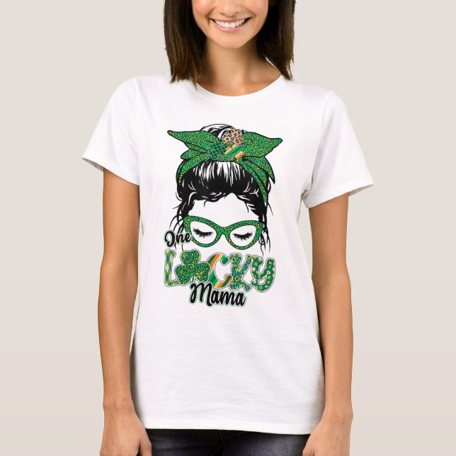 Camiseta Un niño afortunado mamá Messy Bun Happy St Patrick (Anverso)