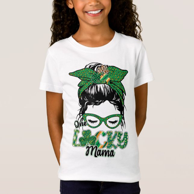 Camiseta Un niño afortunado mamá Messy Bun Happy St Patrick (Anverso)