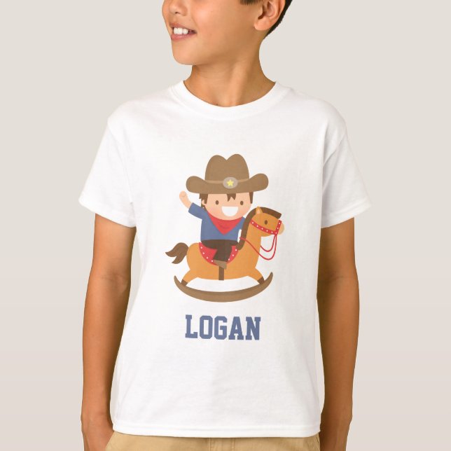 Camiseta Un niño pequeño y feliz con un caballo de roca (Anverso)