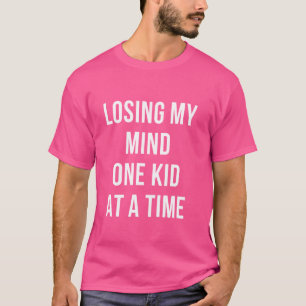 Camiseta Un Padre Divertido Perdiendo Mi Mente Un Niño A La