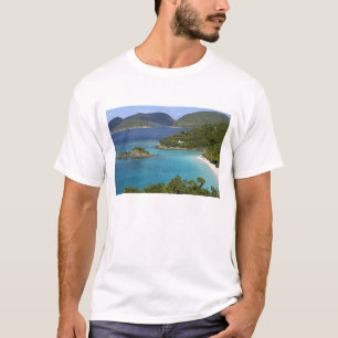 Camiseta Un paisaje de Caneel Bay desde una carretera en St
