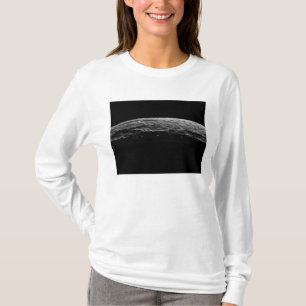 Camiseta Un paisaje irreal de la luna de Saturn