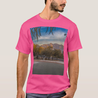 Camiseta Un Paisaje Sereno Capta Un Parque Al Amanecer Con