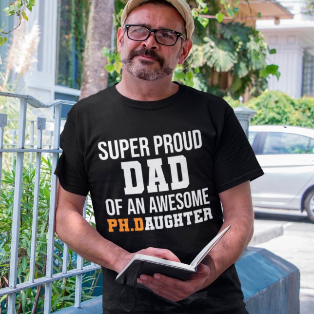 Camiseta Un Papá Súper Orgulloso De Una Impresionante Hija  (Subido por el creador)