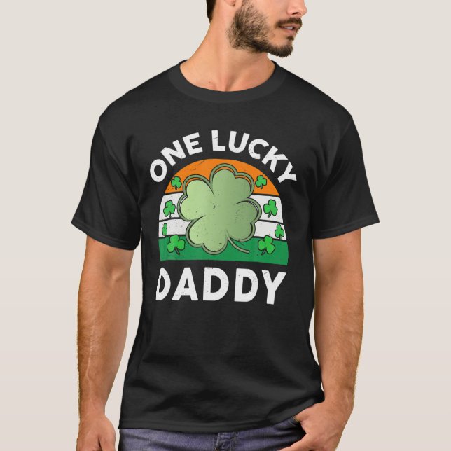 Camiseta Un Papi Afortunado Funny St Patricks Day Outfit Ir (Anverso)