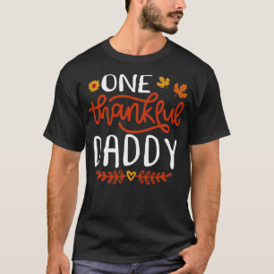 Camiseta Un papi agradecido coincidiendo con la familia del