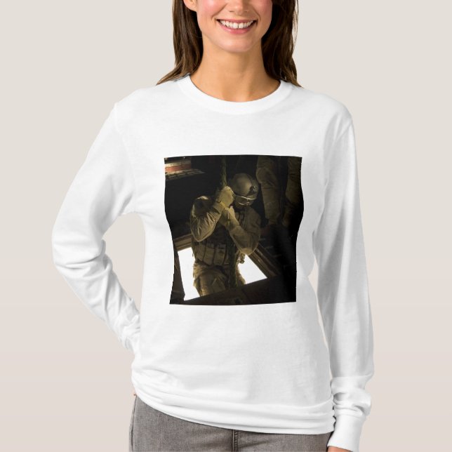 Camiseta Un pararescueman de la Fuerza Aérea de Estados Uni (Anverso)