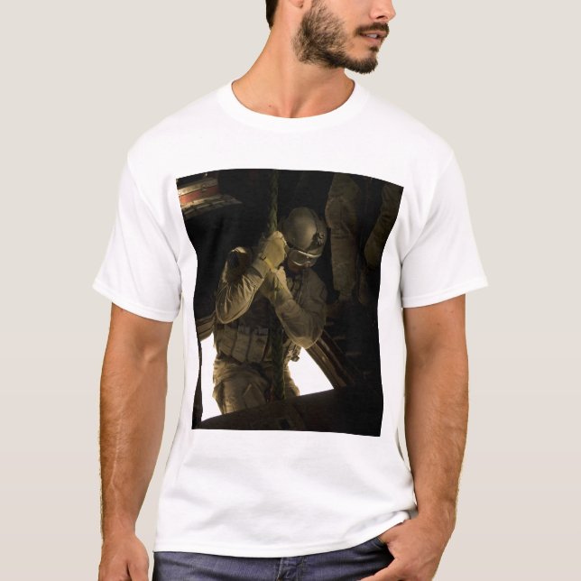 Camiseta Un pararescueman de la Fuerza Aérea de Estados Uni (Anverso)