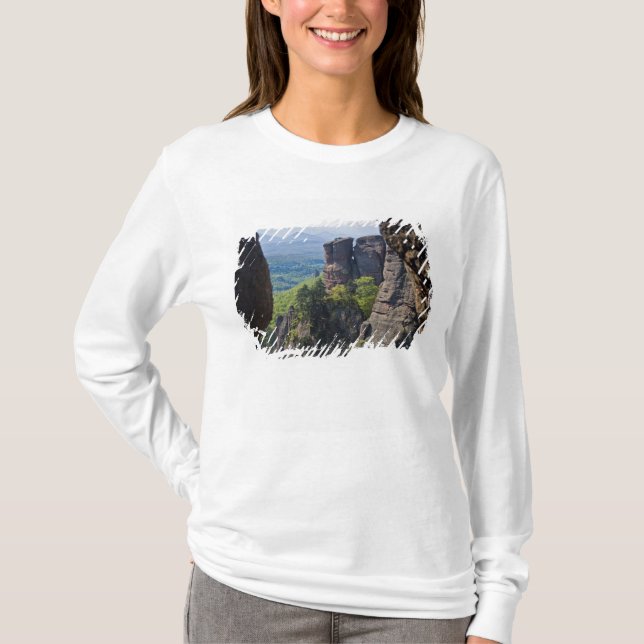 Camiseta Un paseo por las ruinas del castillo de Belogradch (Anverso)