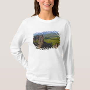 Camiseta Un paseo por las ruinas del castillo de Belogradch