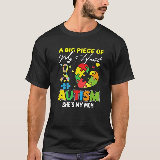 Camiseta Un Pedazo De Mi Corazón Tiene Autismo Mi Mamá (Anverso)