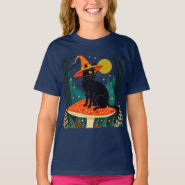 Camiseta Un pequeño gato negro brujo sentado en un hongo ve