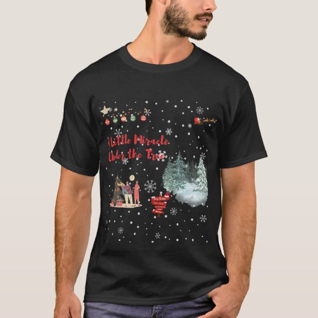 Camiseta Un pequeño milagro bajo los árboles Navidades Fami (Anverso)