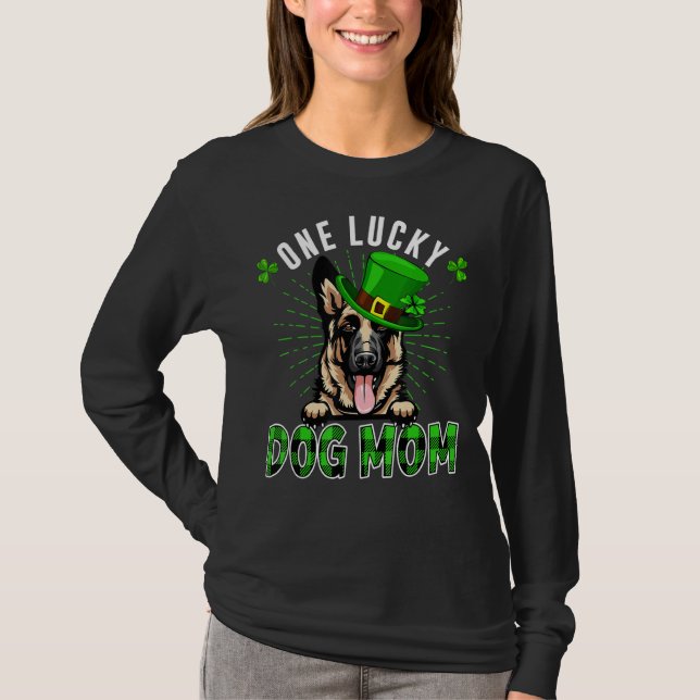 Camiseta Un perro afortunado mamá Pastor alemán St Patricks (Anverso)