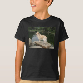 Camiseta Un perro en un estanque