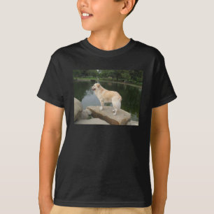 Camiseta Un perro en un estanque