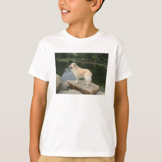 Camiseta Un perro en un estanque