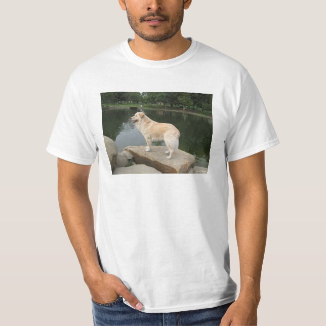 Camiseta Un perro en un estanque (Anverso)
