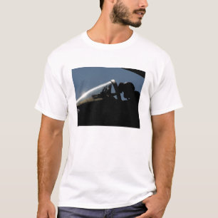 Camiseta Un piloto se prepara para el despegue