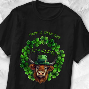 Camiseta Un Poco Más Allá de la Colina Toro Verde y Trébole