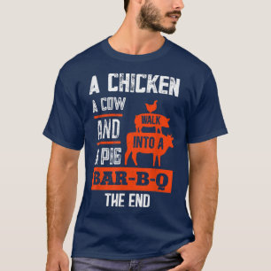 Camiseta Un pollo, un cerdo y una vaca pasean a un bar-b-q