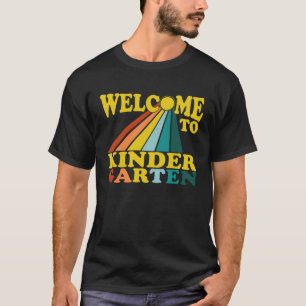 Camiseta Un profesor de guardería recibe de nuevo a un retr