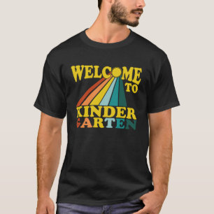 Camiseta Un profesor de guardería recibe de nuevo a un retr