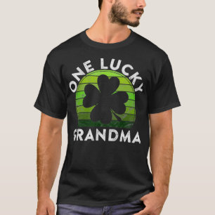 Camiseta Un regalo de abuela afortunada Shamrock Sunset Iri