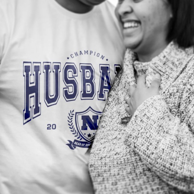 Camiseta Un regalo masculino divertido para la banda de cam (Personalized Champion Husband Funny Men's Gift T-Shirt)