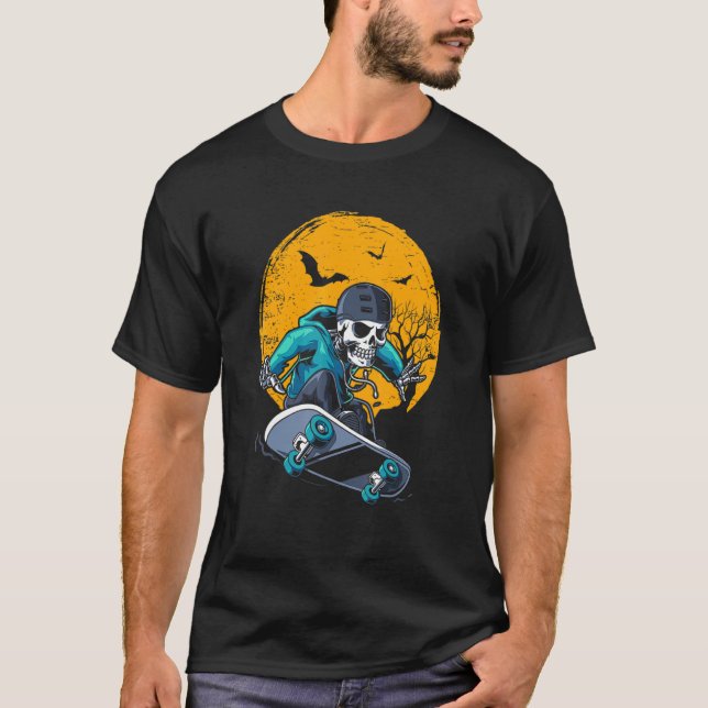 Camiseta Un Skateboard Skeletal Jugando A La Placa De Patin (Anverso)