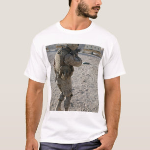 Camiseta Un soldado dedica su blanco en un tiroteo sonó