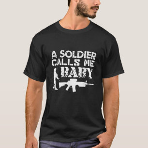 Camiseta Un soldado me llama bebé novia del ejército regalo