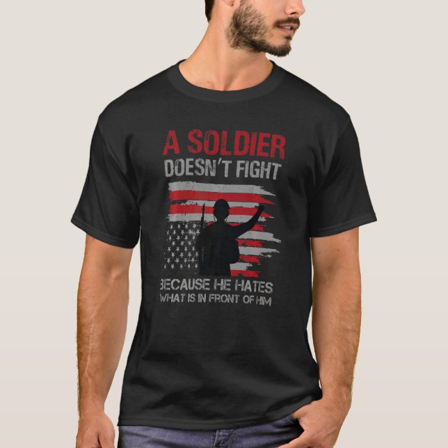 Camiseta Un soldado no lucha contra el combate de la bander (Anverso)