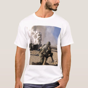 Camiseta Un soldado reacciona a explos controlados
