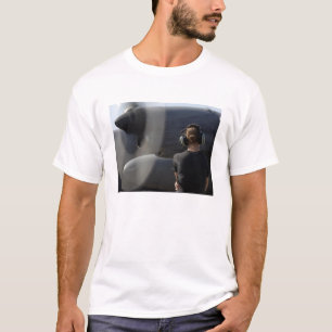 Camiseta Un soldado supervisa el funcionamiento