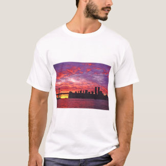 Camiseta Un Sunset Brillante Con La Silhouette De Los Bajos