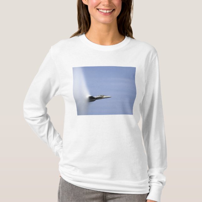 Camiseta Un Super Cuerno F/A-18E alcanza la velocidad de (Anverso)