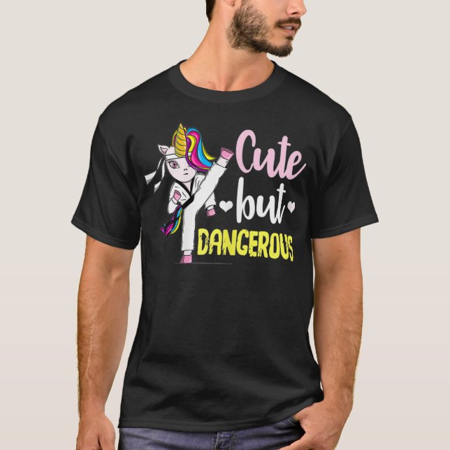 Camiseta Un Taekwondo Unicornio lindo pero peligroso (Anverso)