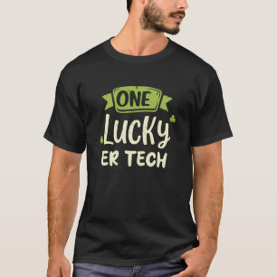 Camiseta Un técnico de urgencias afortunado en el día de Sa