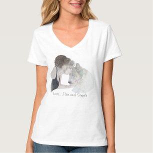 Camiseta Un tierno dibujo amoroso de un chica besando a un